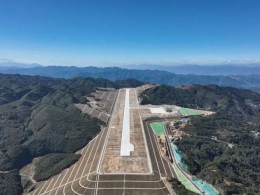 云南鳳慶通用機場(chǎng)建設工程項目土石方、地基處理及排水工程施工